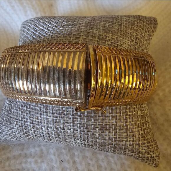 COPY - ROSS SIMONS 18K GOLD OVER STERLING OMEGA BANGLE - Picture 5 of 5